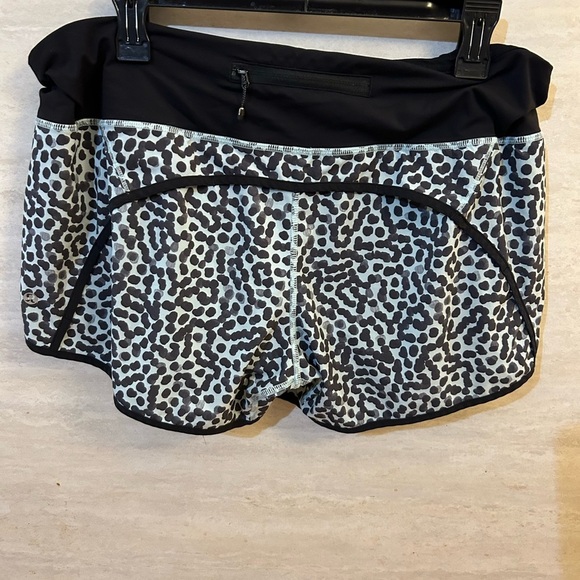 lululemon Speed Shorts Super Cheetah Print Blue Black - Picture 2 of 9